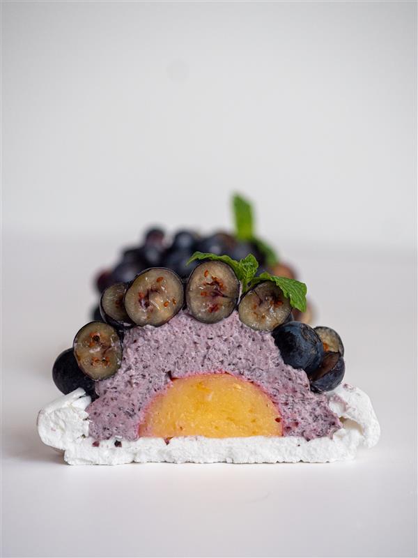 Pavlova 2.0 z lemon curdem i namelaką borówkową