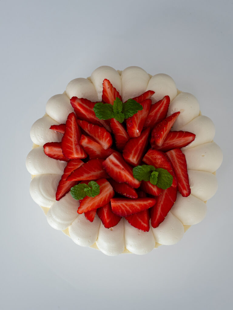 Truskawkowy bento cake z białą czekoladą