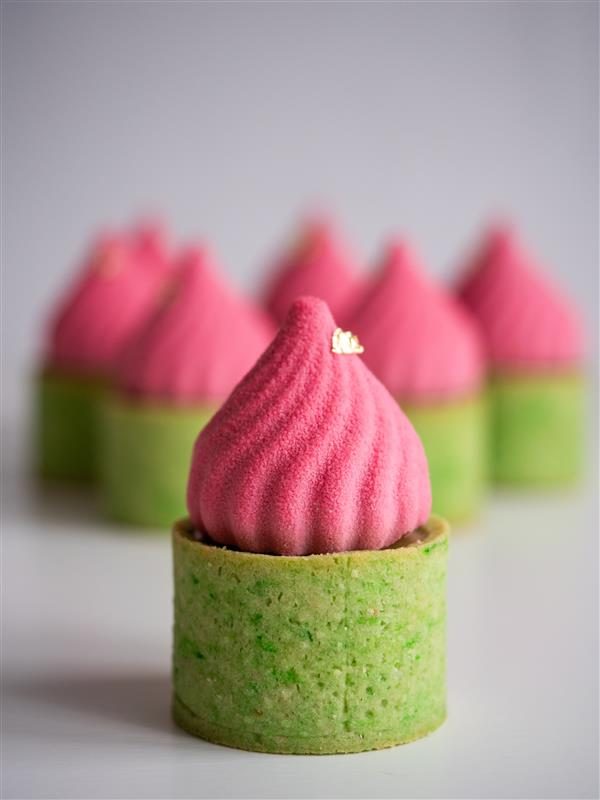 Pistacjowe tartaletki z malinami